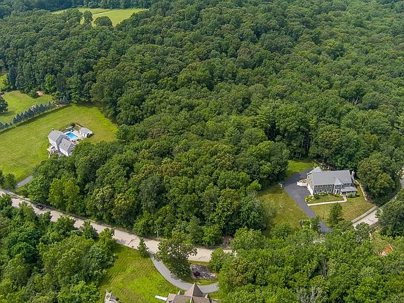 2nd image of 3 Stone Creek Cir