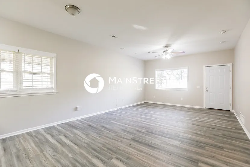 2430 Wilson Ave — Photo 4