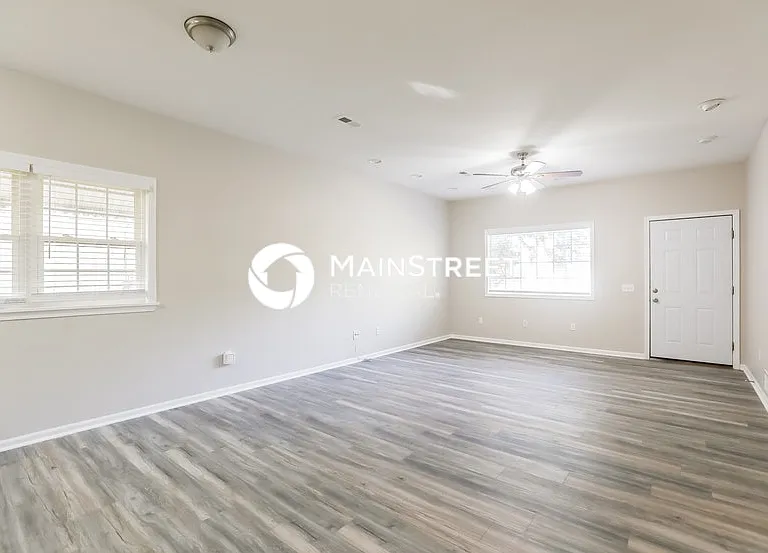 2430 Wilson Ave — Photo 4