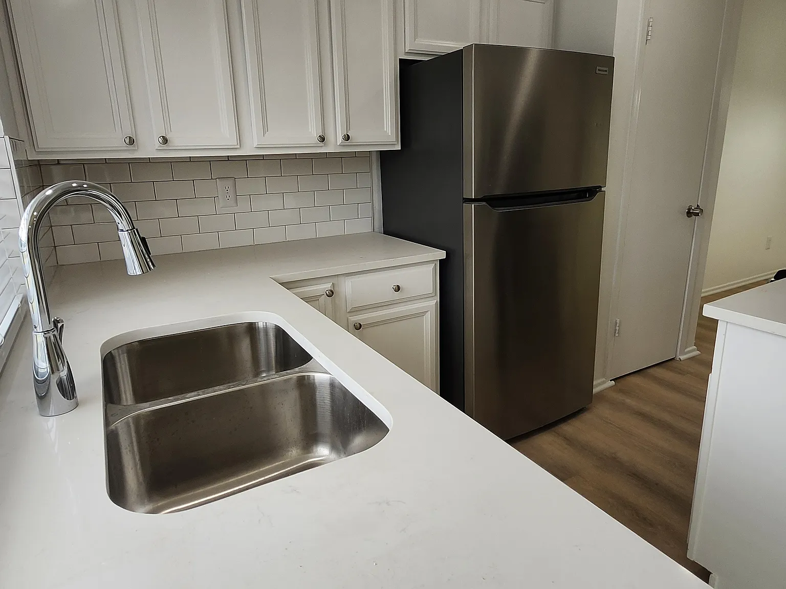 3 bed, 1.5 bath, 938 sqft, $1,795 — Photo 2