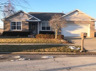 327 E Butler Ave, Grant Park, IL
