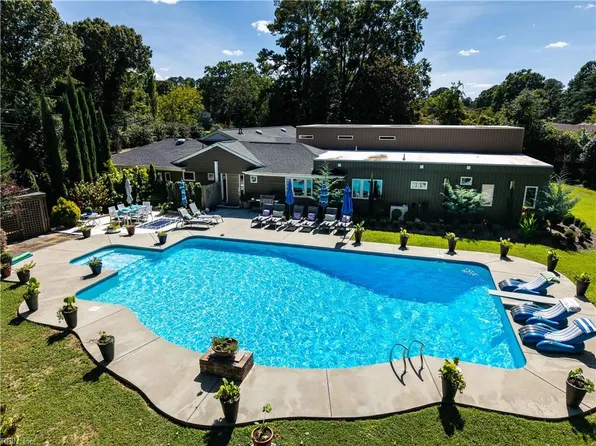 916 Horseshoe Ct, Virginia Beach, VA 23451