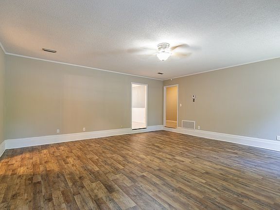 5th image of 914 Worth Ave