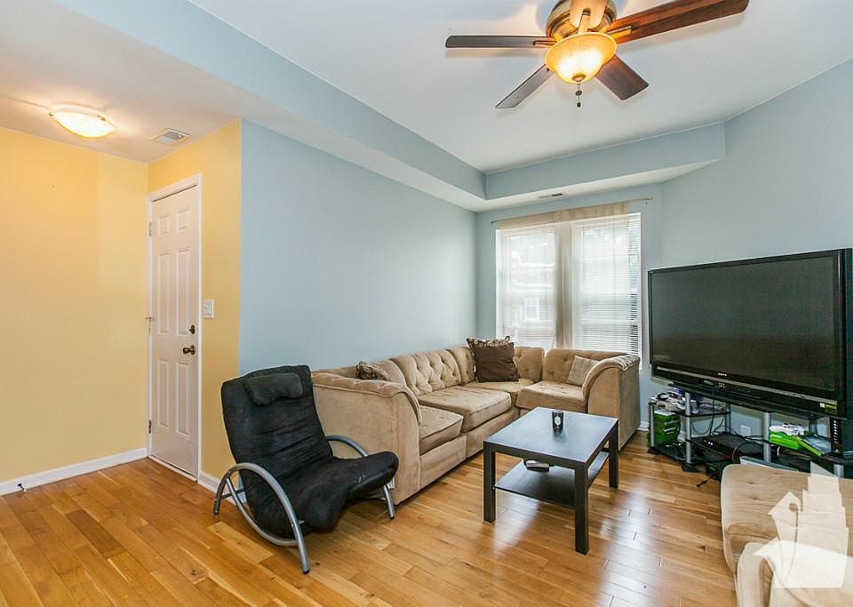 1st image of 6419 N Greenview Ave APT 1S