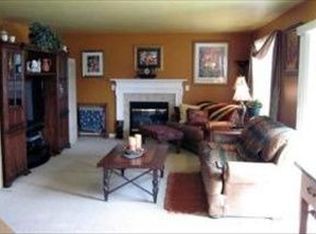 2 Manor Cir, Palmyra, PA 17078