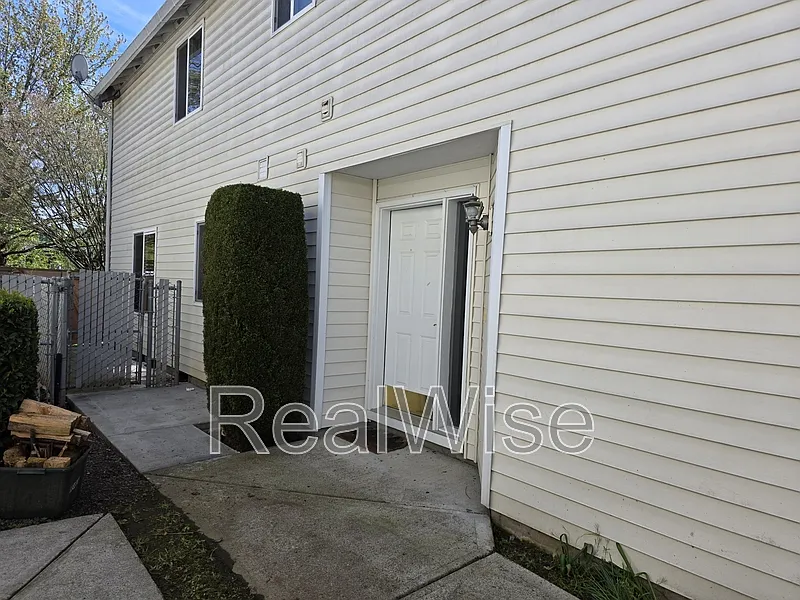 Building Photo - 3109 NE 118th Ave
