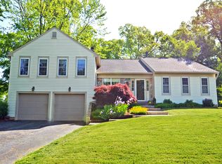 15108 Honsena Dr, Centreville, VA 20120