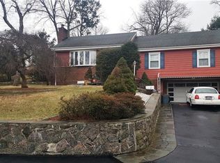 24 Bruce Ln, Valhalla, NY 10595