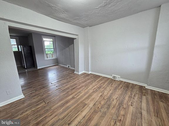 3rd image of 5228 N Hutchinson St
