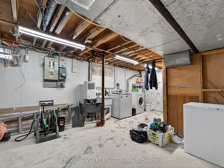 2548 Hanlon Ave — Photo 16