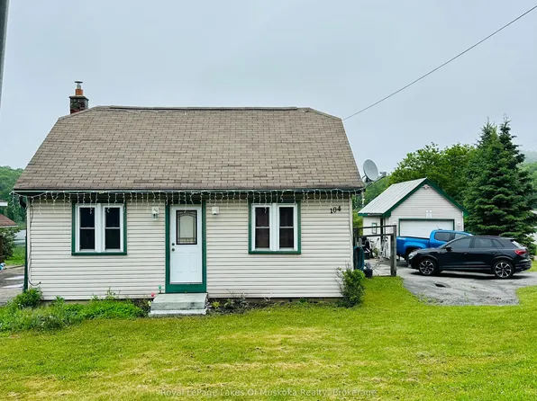 104 Brunel Rd, Huntsville, ON P1H 1R1