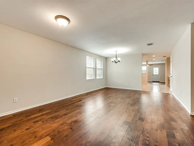 716 Rainsville Dr — Photo 4