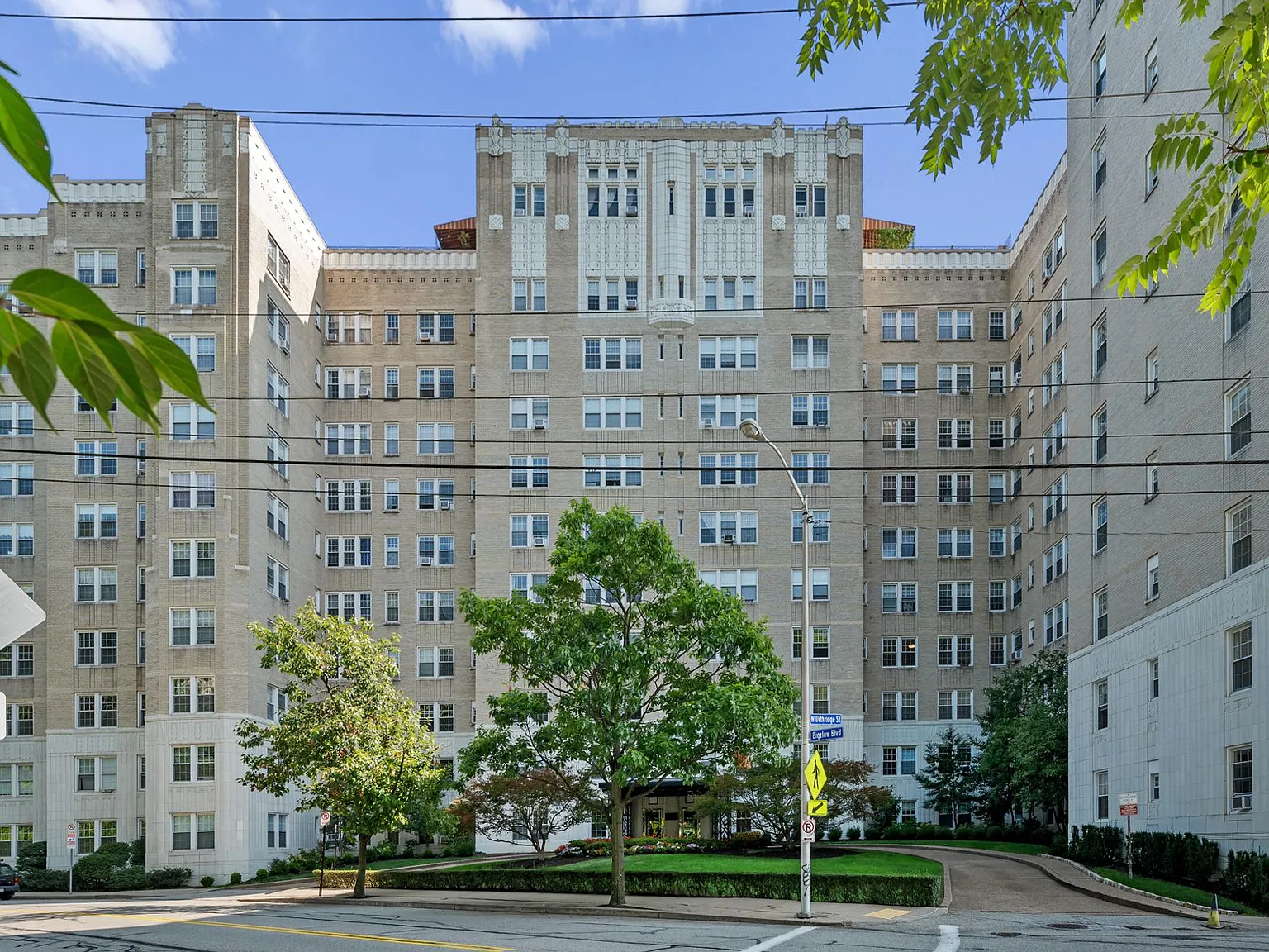 The Royal York Apartments — Photo 1