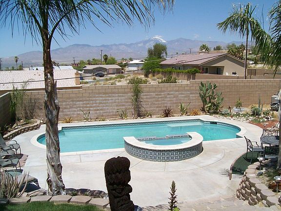 Large Heated Pool & Spa