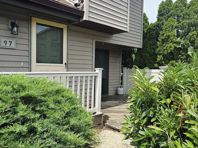97 Cotswold Cir #2 — Photo 4