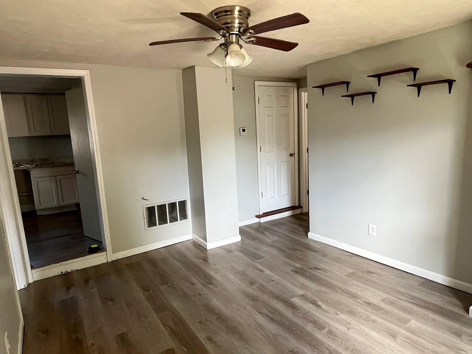 2 bed, 884 sqft, $1,200 — Photo 1