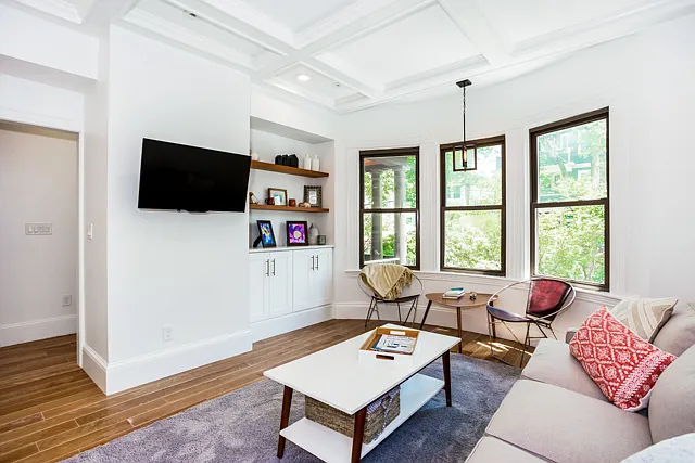 4 bed, 3.5 bath, 1699 sqft, $10,000 — Photo 4