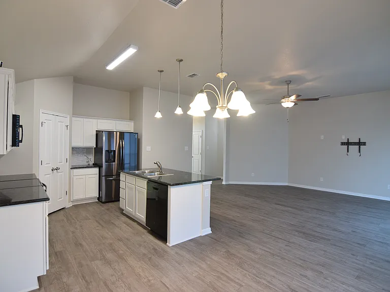1250 Lakeway Crossing Dr — Photo 6