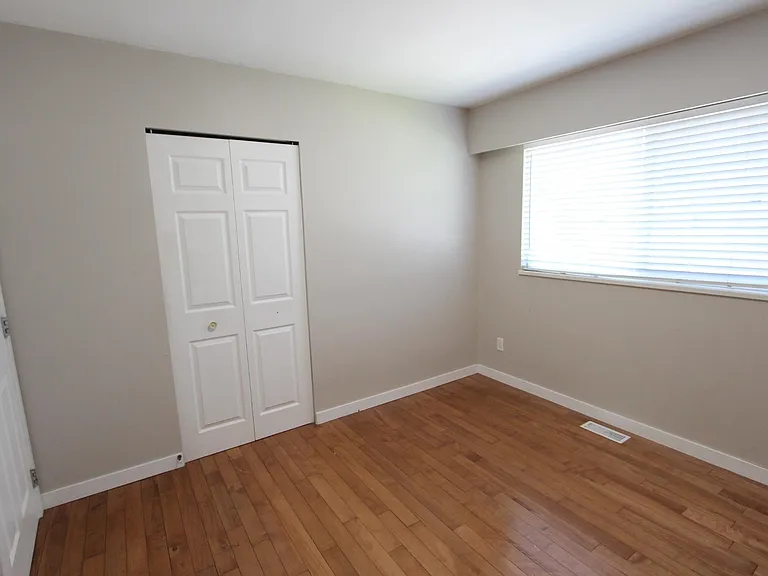 2160 Laurier Ave — Photo 12