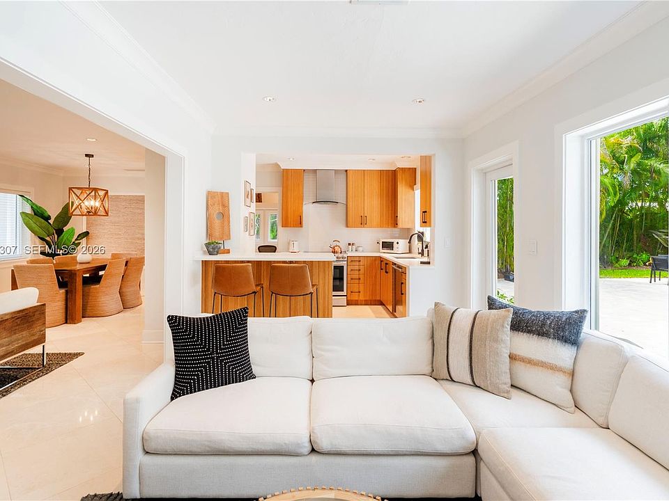 1st image of 29 Mariposa Ave #1