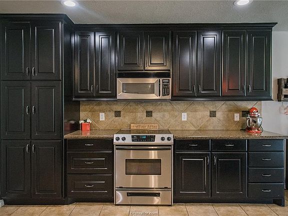 4th image of 8436 Lauren Dr