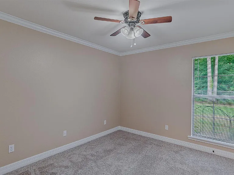 133 Lone Oak St — Photo 8