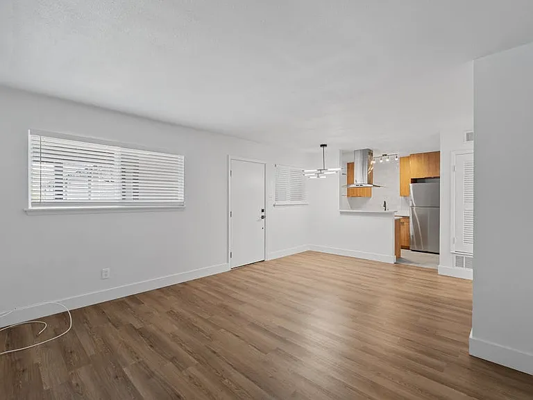 CrestHaus Apartments — Photo 28