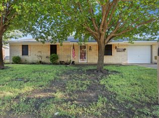 106 Wayne Dr, Sanger, TX 76266