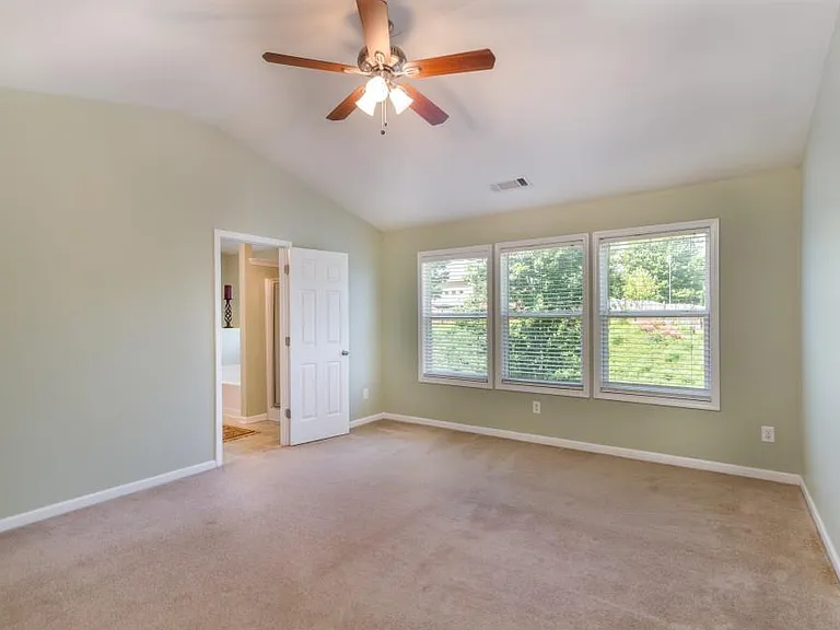 5640 Sterling Ct — Photo 6