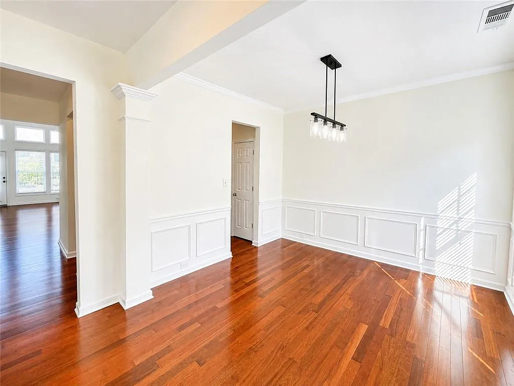 4 bed, 2.5 bath, 2742 sqft, $2,400 — Photo 3