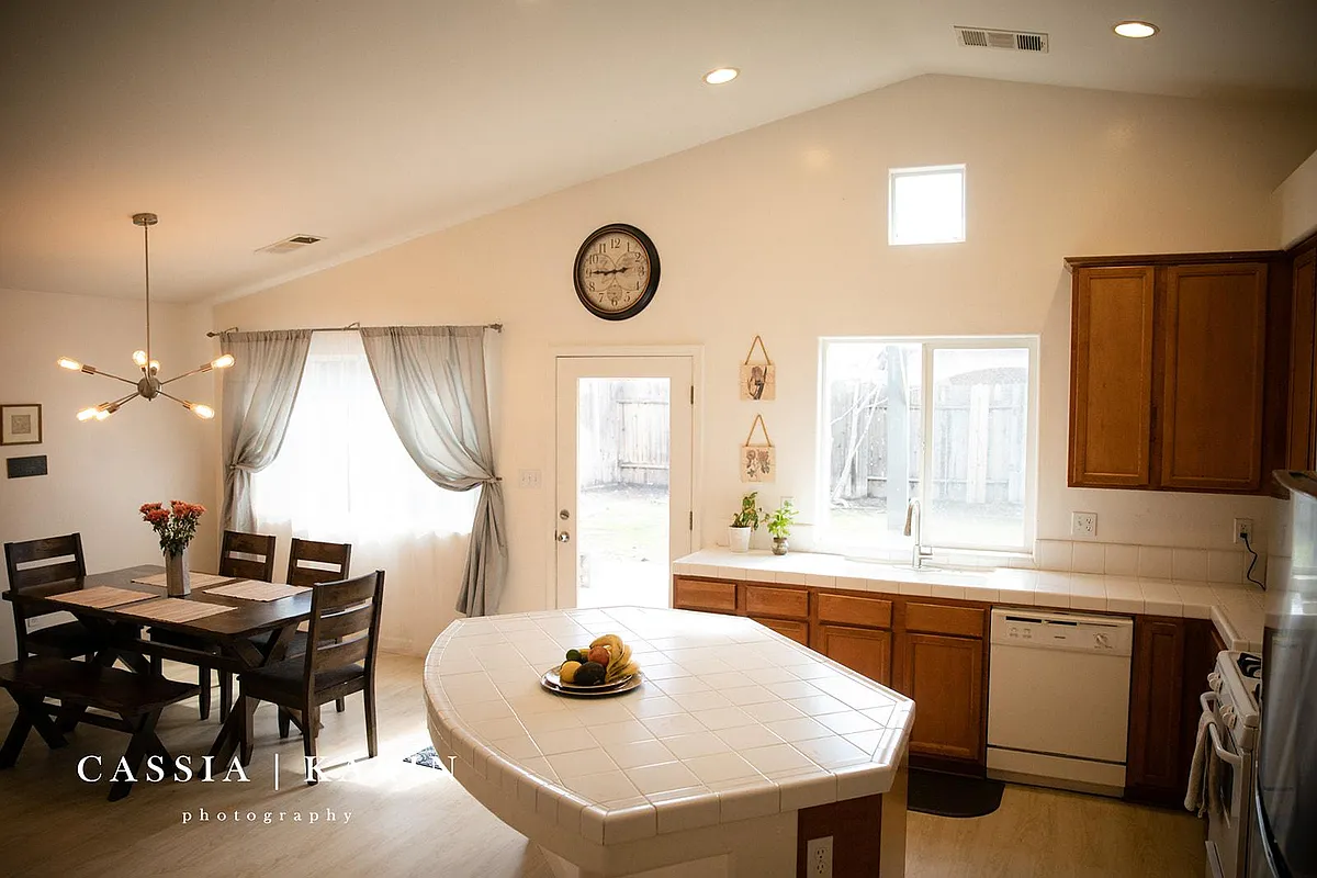 Building Photo - 9523 Battaglia Dr