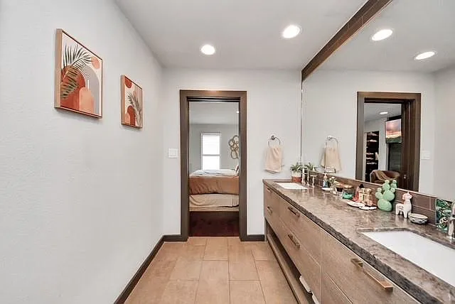 1410 Hyde Park Blvd #203 — Photo 43