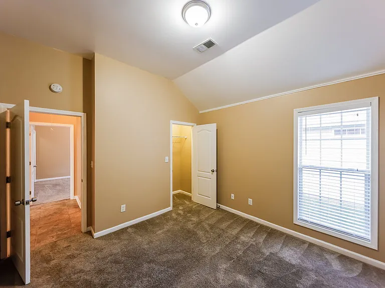 1061 Village Trl — Photo 10