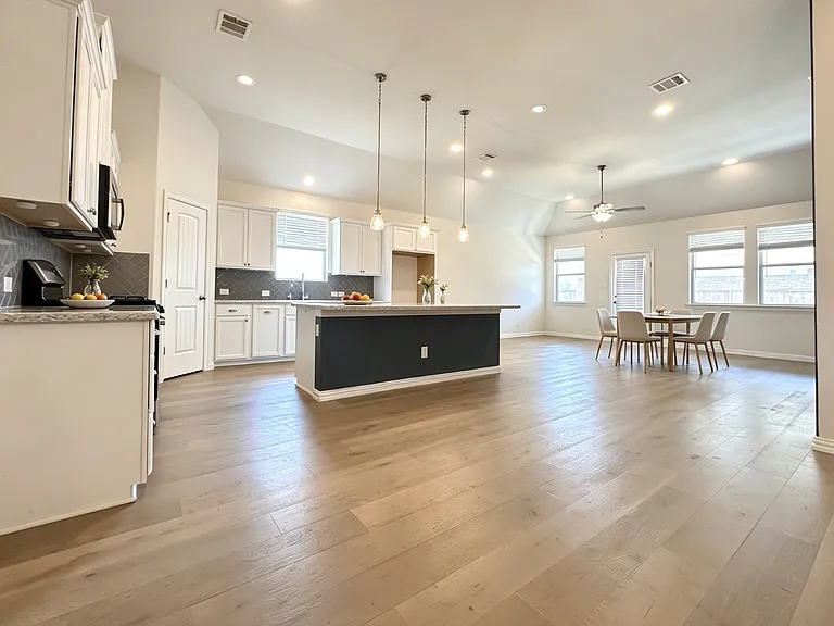900 Slate Ln — Photo 4