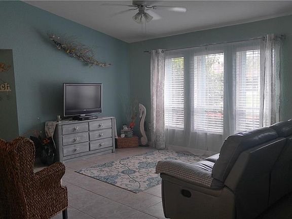 5th image of 10324 Sandrift Ave
