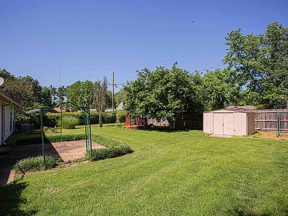 3rd image of 2766 Lakeside Dr