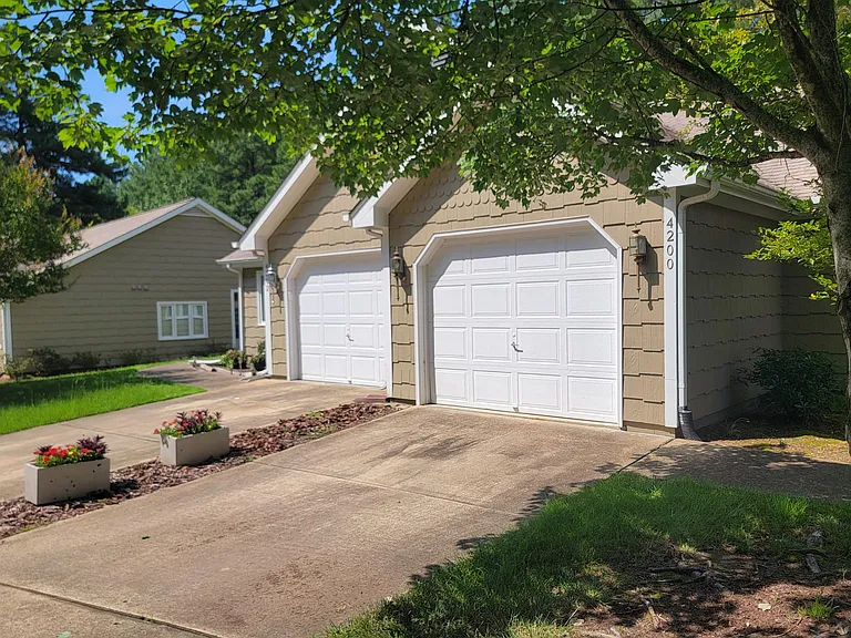 4200 Pin Oak Dr — Photo 27