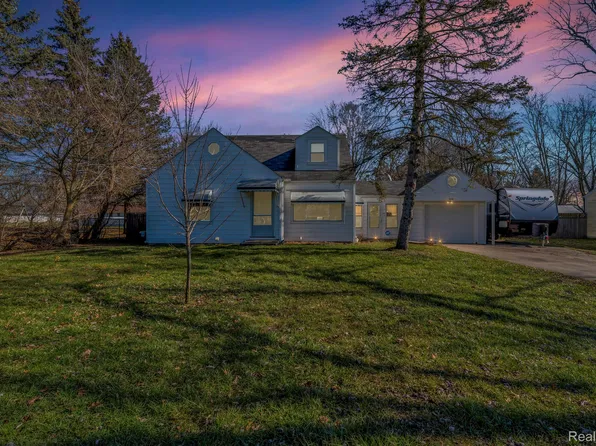 2100 Wilmar St, Burton, MI 48509