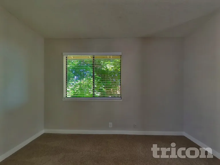 1107 Nadene Dr — Photo 8