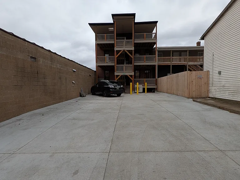 3233 Morganford Rd — Photo 15