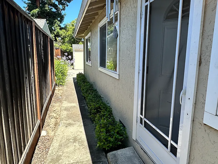 962 N 3rd St — Photo 4