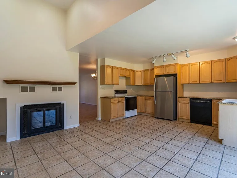 506 Saint Albans Ct — Photo 5