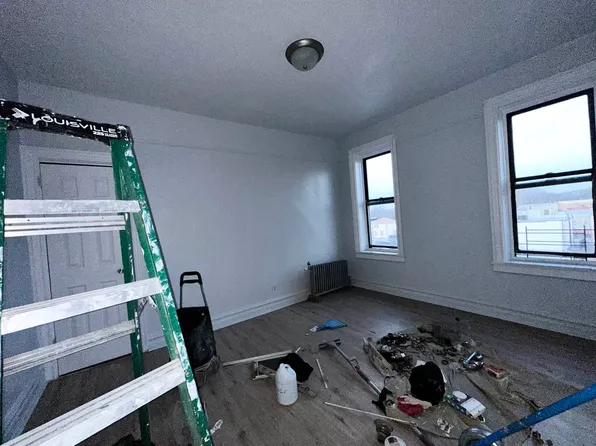 1077 New York Avenue image 1 of 8