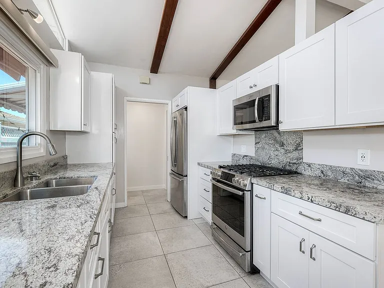 5681 Charter Ave — Photo 4