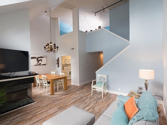 3rd image of 2601 Willowbrook Ln Unit 10