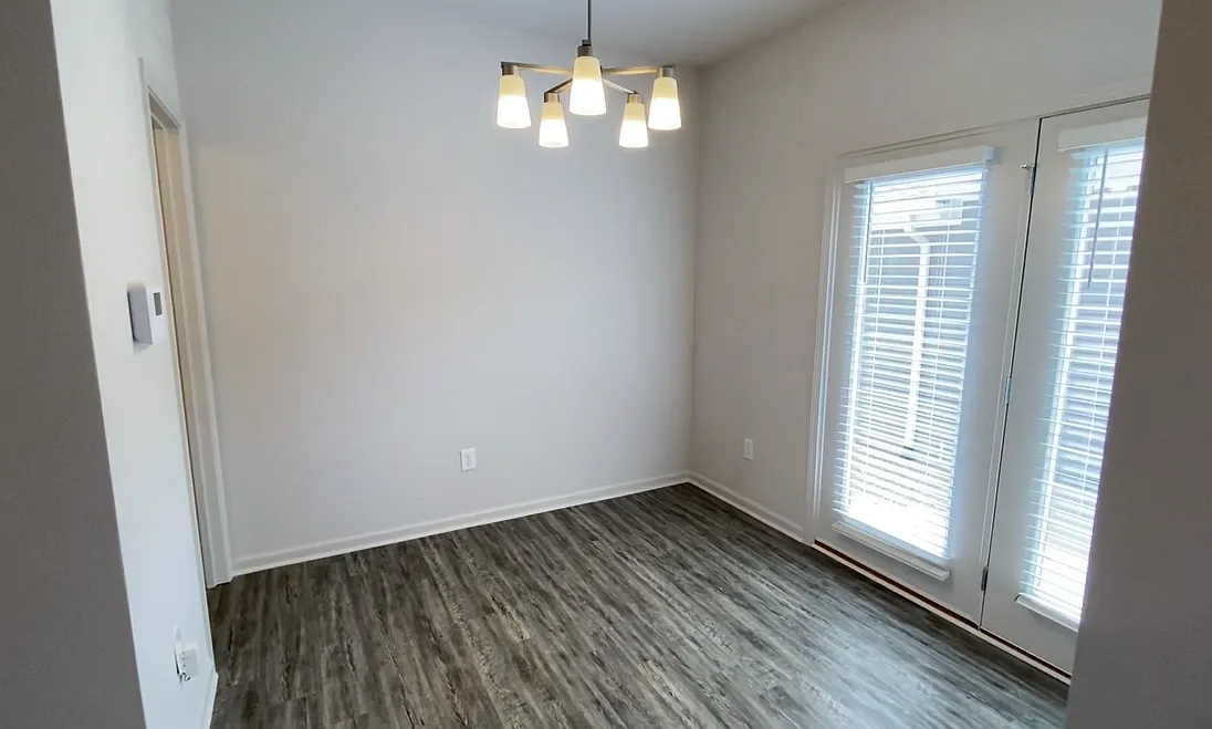 3 bed, 2.5 bath, 100 sqft, $2,000 — Photo 4