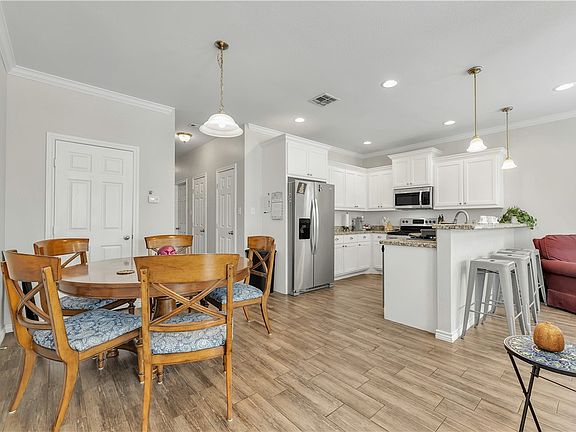 2nd image of 117 Sterling St