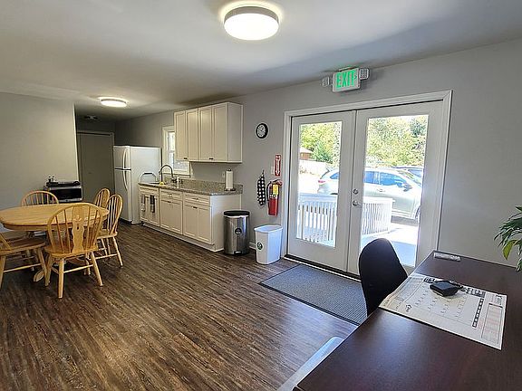 Kitchenette on back side