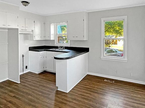 2nd image of 46 Meadow Lawn