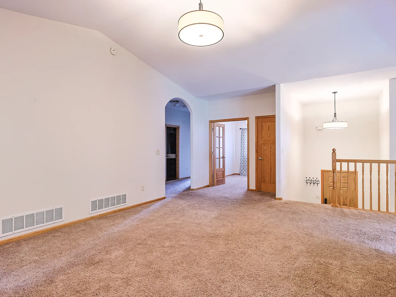 4 bed, 2860 sqft, $2,950 — Photo 2